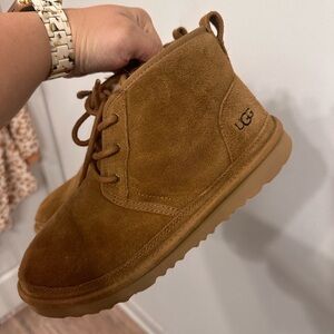 Ugg Neumel *BIG KIDS SIZE 6*